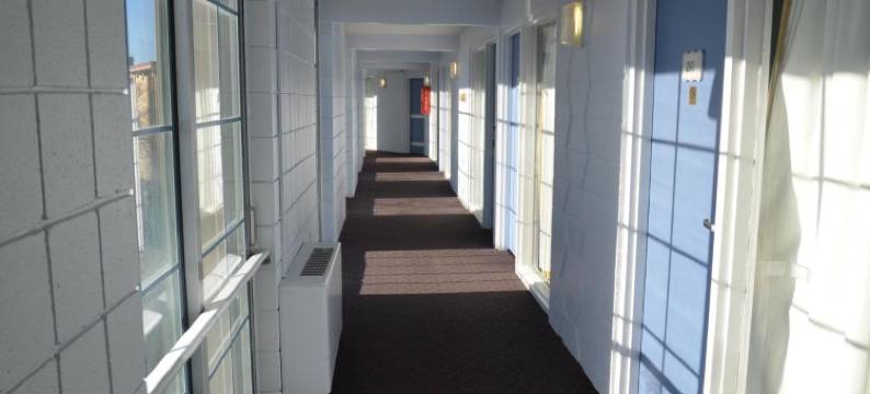 埃本斯伯格红地毯套房酒店(Red Carpet Inn and Suites Ebensburg)图片