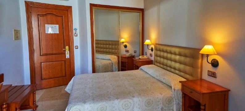 巴哈马尔中心酒店(Hotel Bajamar Centro)图片