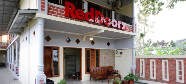 RedDoorz Syariah near Alun Alun Pacitan 2图片