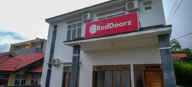 RedDoorz Near de La Salle Manado图片