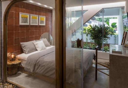 Limdim Here Hotel Overview