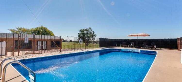 带有游泳池和马厩接入的牧场度假胜地！(Ranch Getaway with Pool and Horse Stall Access!)图片