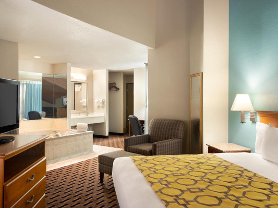 沃伦顿呗盟套房酒店