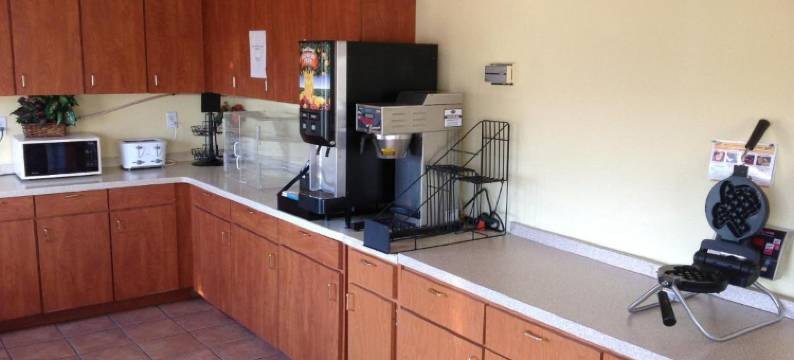 大草原城温德姆豪生酒店-近孤星公园(Howard Johnson by Wyndham Grand Prairie Near Lone Star Park)图片