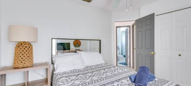 现代Lutz住宅：私人泳池，宠物友好(Contemporary Lutz Home Private Pool, Pet Friendly)图片