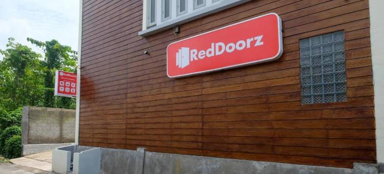 近北加浪岸收费站出口红多兹酒店(RedDoorz Near Exit Tol Pekalongan)图片