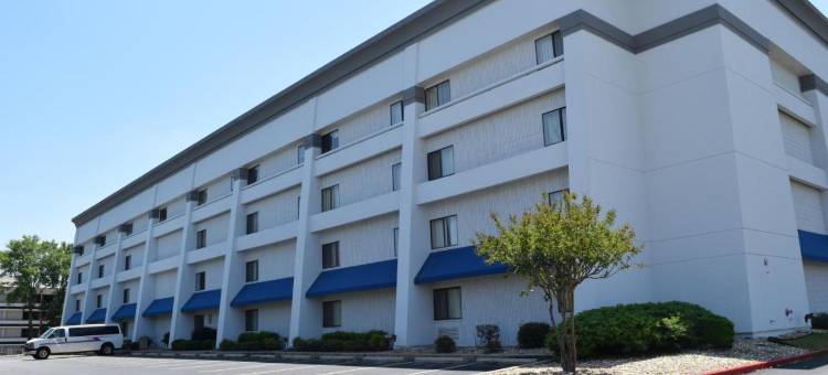 特克萨卡纳温德姆呗盟酒店(Baymont by Wyndham Texarkana)图片