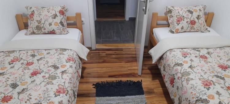 咔哒赛比斯夫克客房小木屋(Chalets & Rooms Čarda Šebešfok)图片