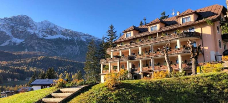 布鲁别墅精品酒店科提纳酒店(Boutique Hotel Villa Blu Cortina d'Ampezzo)图片