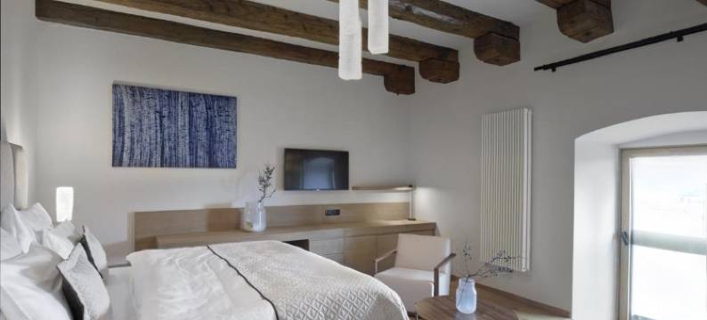 劳丁斯克酒店(Lotrinsky Hotel)图片