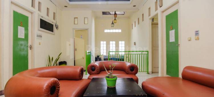OYO 90594法查尔旅馆(Fajar Inn Mitra RedDoorz)图片