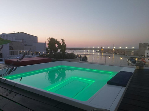 康索尔奢华套房酒店