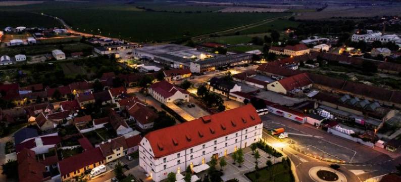 劳丁斯克酒店(Lotrinsky Hotel)图片