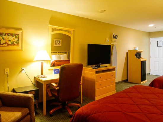 兰普莱特套房酒店