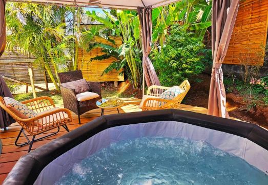 Domaine de l'Anse Hotel Overview