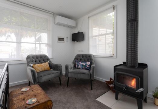 Alice's CottagesHotel Overview