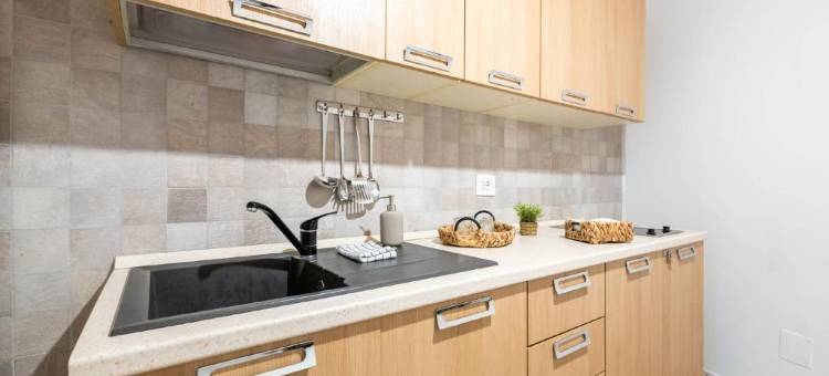 Sea front historic house in the heart of old town, inside torrione aragonese图片