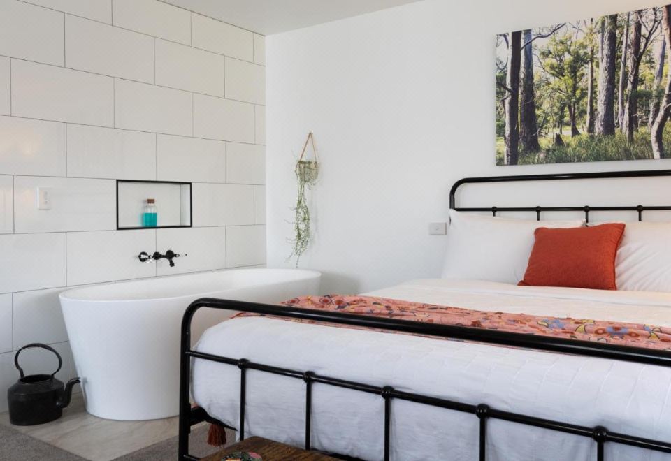 Alice's CottagesHotel Overview