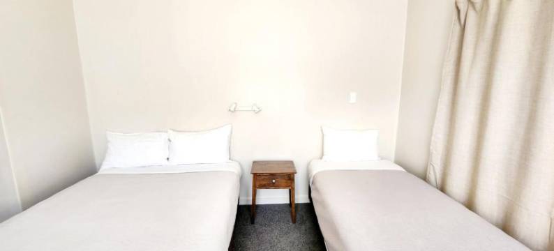 凯利河滨汽车旅馆(Kelly's Riverside Motel)图片