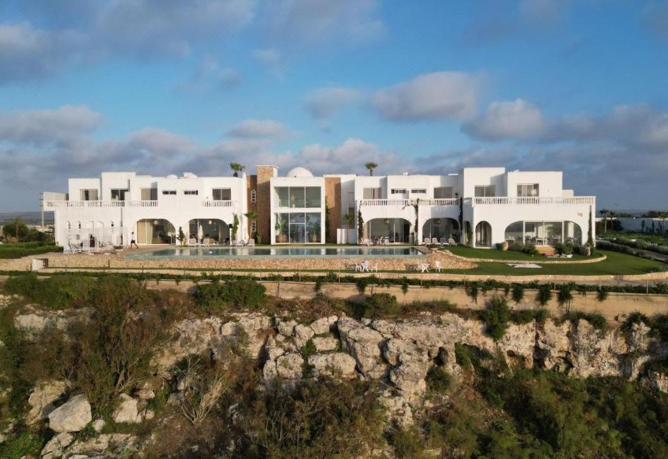 Villa la Falaise Over view