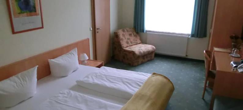 施罗斯公园酒店(Hotel Garni am Schlosspark)图片