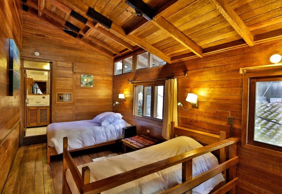 Tree House Lodge Hotel Overview