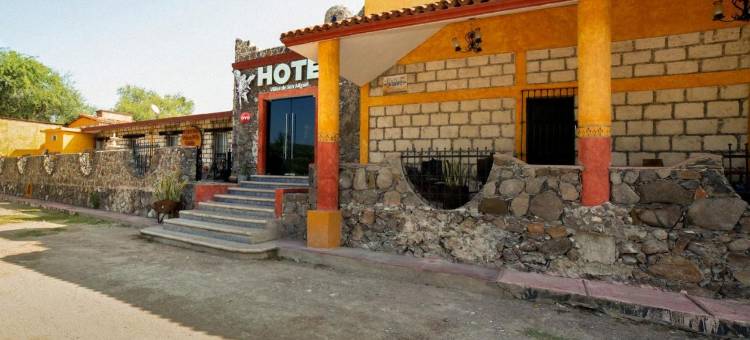 OYO圣米格尔别墅酒店(Hotel Villas de San Miguel Media Luna)图片