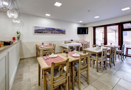 Villa Fortuna Hotel Overview