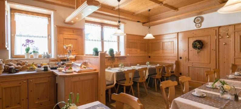 阿尔费尔德 - 梅特法兰肯布劳纳赫希旅馆(Gasthof-Pension Brauner Hirsch in Alfeld - Mittelfranken)图片