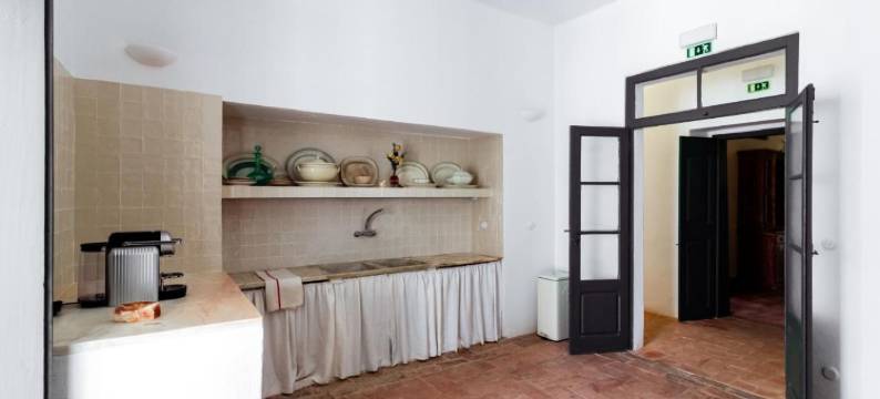 阿玛达·莫拉(Amada Moura)图片