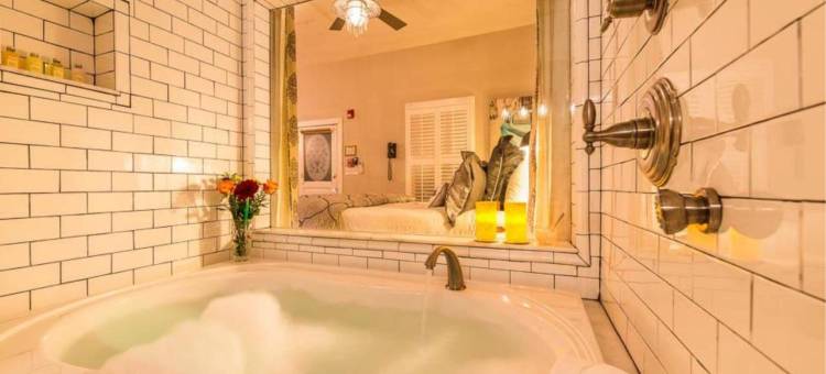 马车道旅馆(Carriage Way Inn Bed & Breakfast Adults Only - 21 Years Old and up)图片