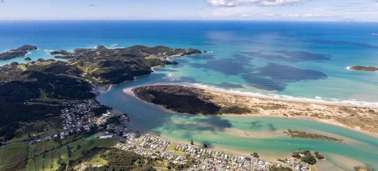 Bks圣诞红花小屋(BK's Pohutukawa Lodge)图片