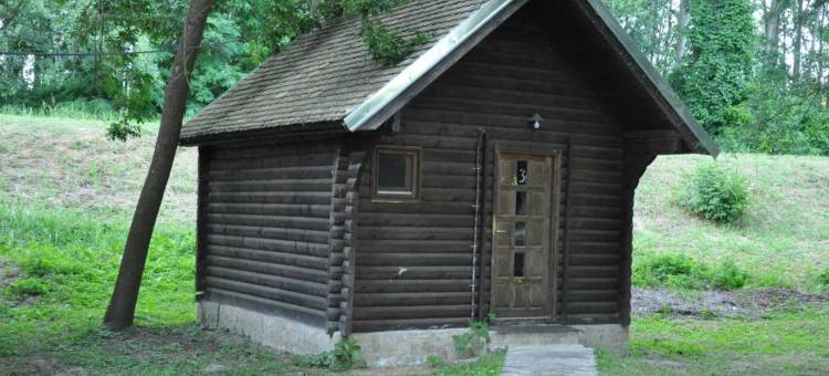 咔哒赛比斯夫克客房小木屋(Chalets & Rooms Čarda Šebešfok)图片