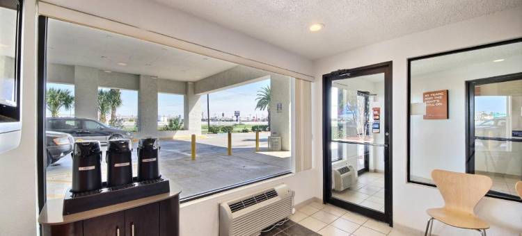 德克萨斯拉雷多 - 35 号州际公路 6 号汽车旅馆(Motel 6 Laredo, TX - North I-35)图片