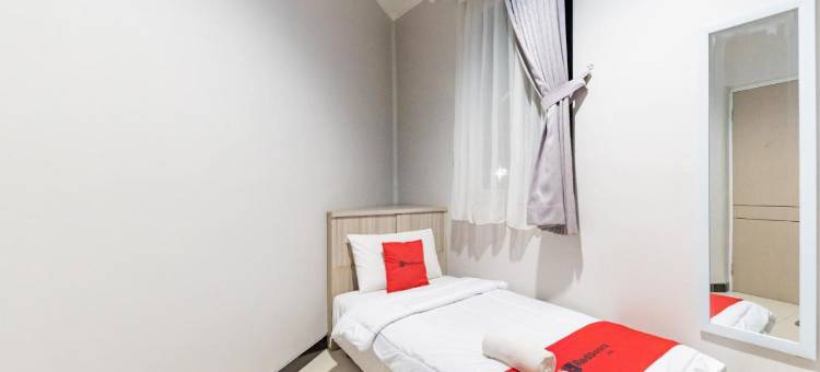 博塔尼广场购物中心红门旅馆(RedDoorz Near Botani Square Mall)图片