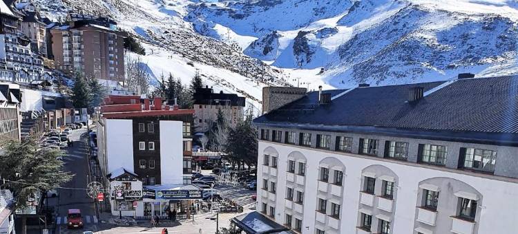 托多西亚拉内华达巴哈区 - 缆车旁(Todosierranevada Zona Baja - Montblanc Vistas A la Montana - Junto a Los Telecabinas)图片