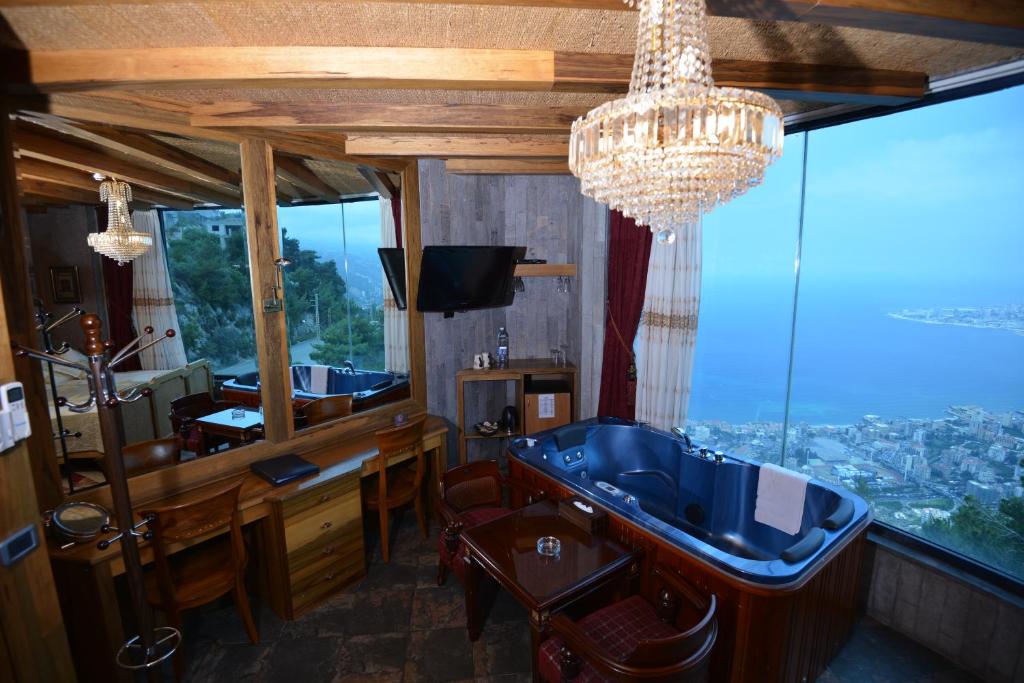 Bay Lodge Boutique HotelOver view