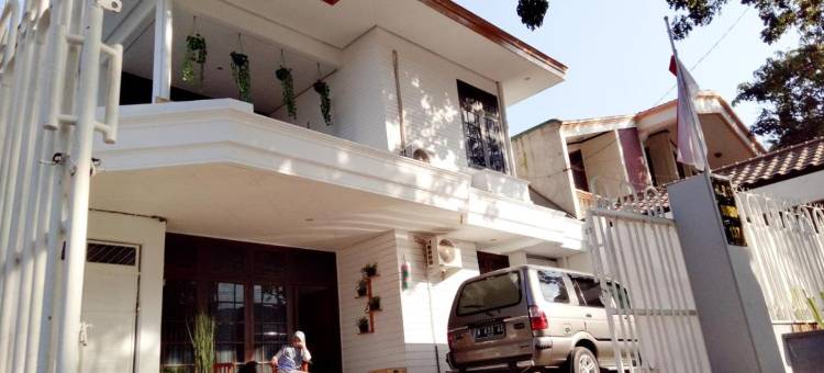 红多兹酒店-近玛琅萨南(RedDoorz Near Sanan Malang)图片