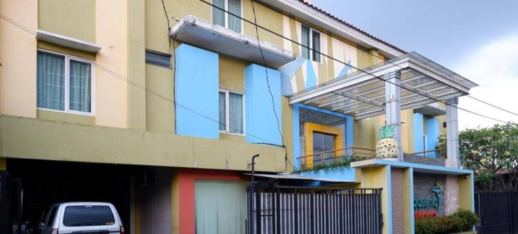 Pineapple Mansion Solo Mitra RedDoorz Near RS Jih Solo图片