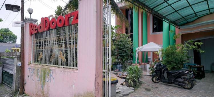 红多兹伊斯兰酒店-近庞卡克收费出口(RedDoorz Syariah Near Exit Toll Puncak)图片