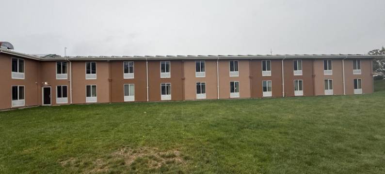 金斯顿普利茅斯湾呗盟套房酒店(Plymouth Bay Inn)图片