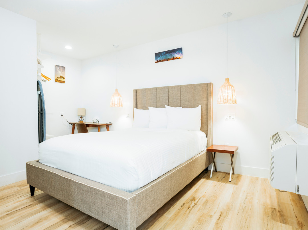 The Belmont Shore Inn