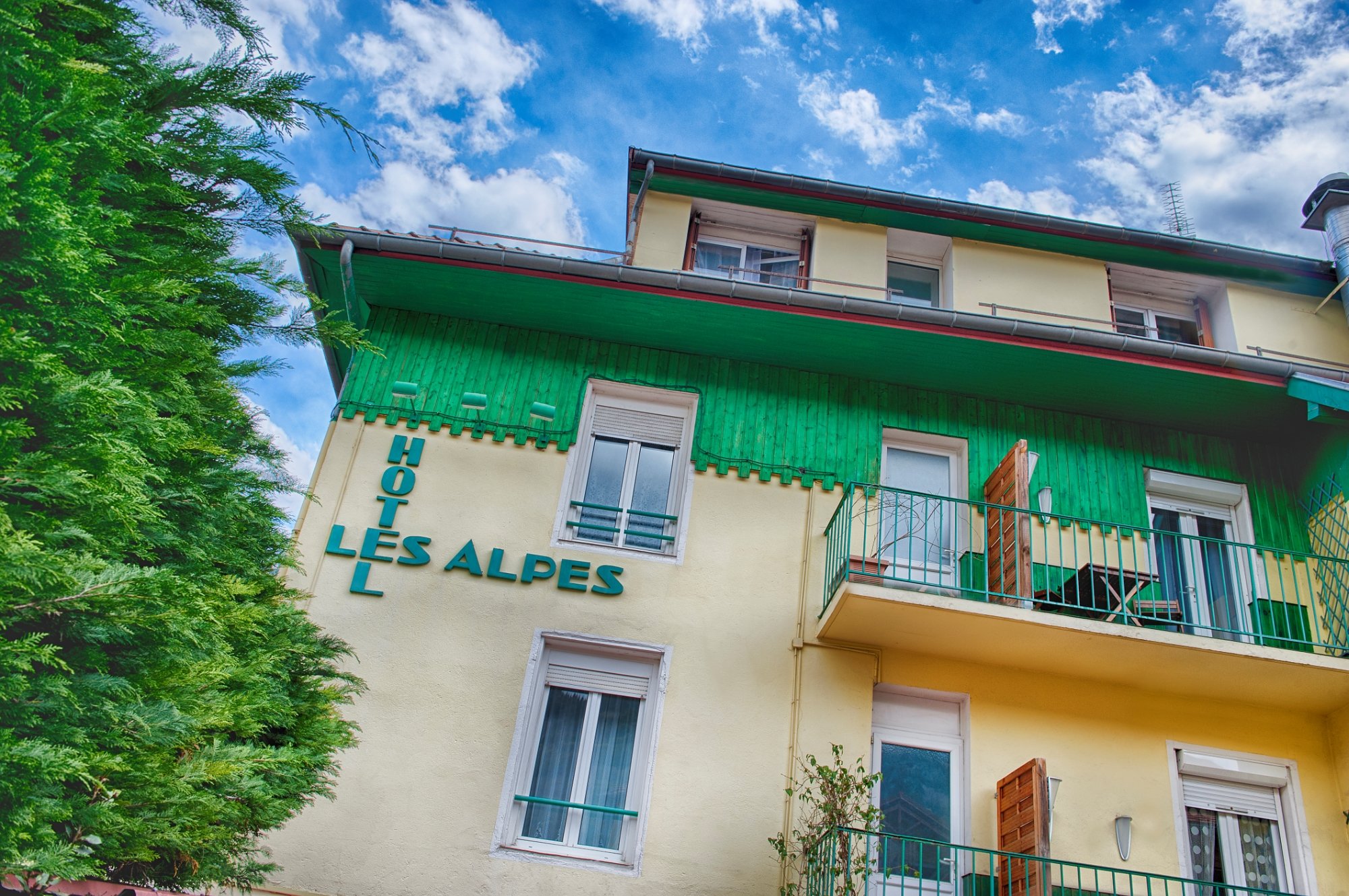 Logis Hotel les Alpes-官方