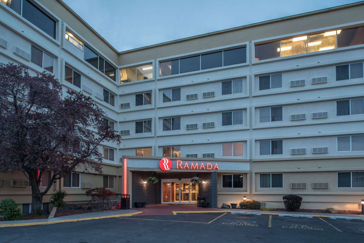 Ramada by Wyndham Downtown Spokane-官方