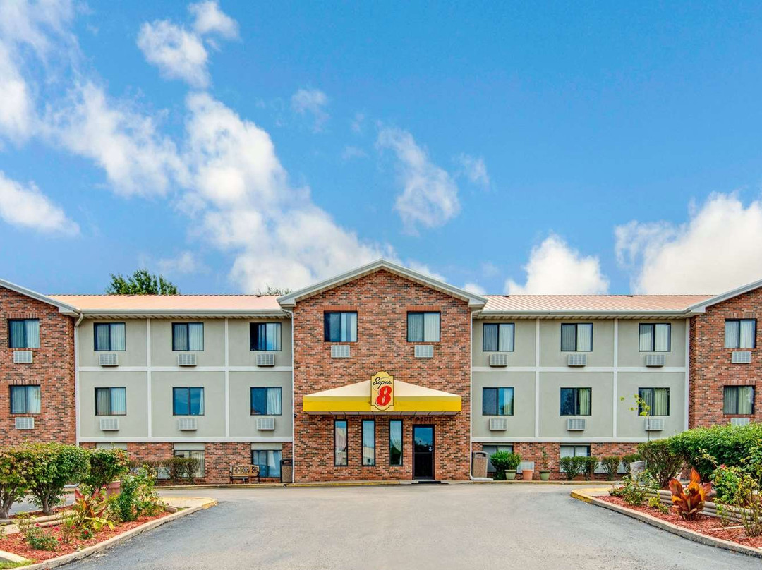 Super 8 by Wyndham Lenexa Overland Park Area