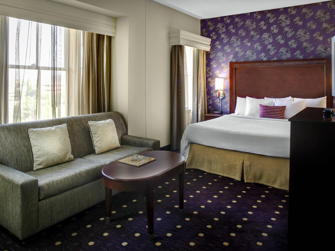 Courtyard Kansas City Country Club Plaza主图