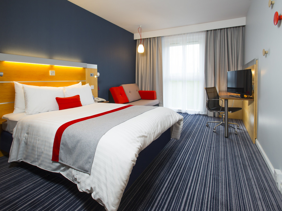 Holiday Inn Express London - Epsom Downs by IHG主图