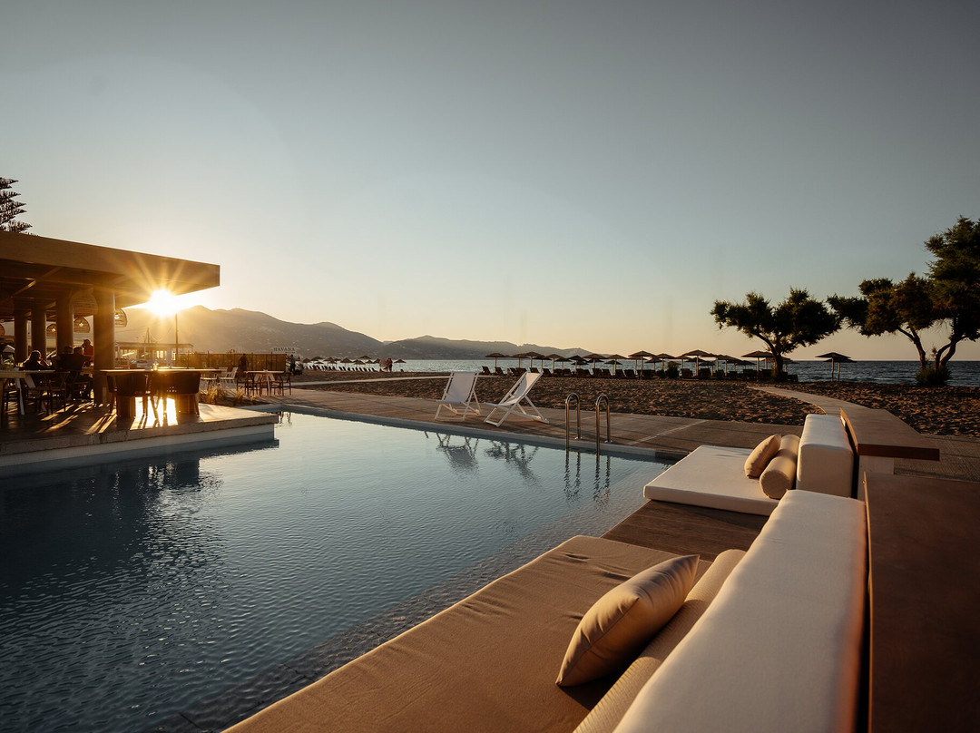 Enorme Teatro Beach Resort