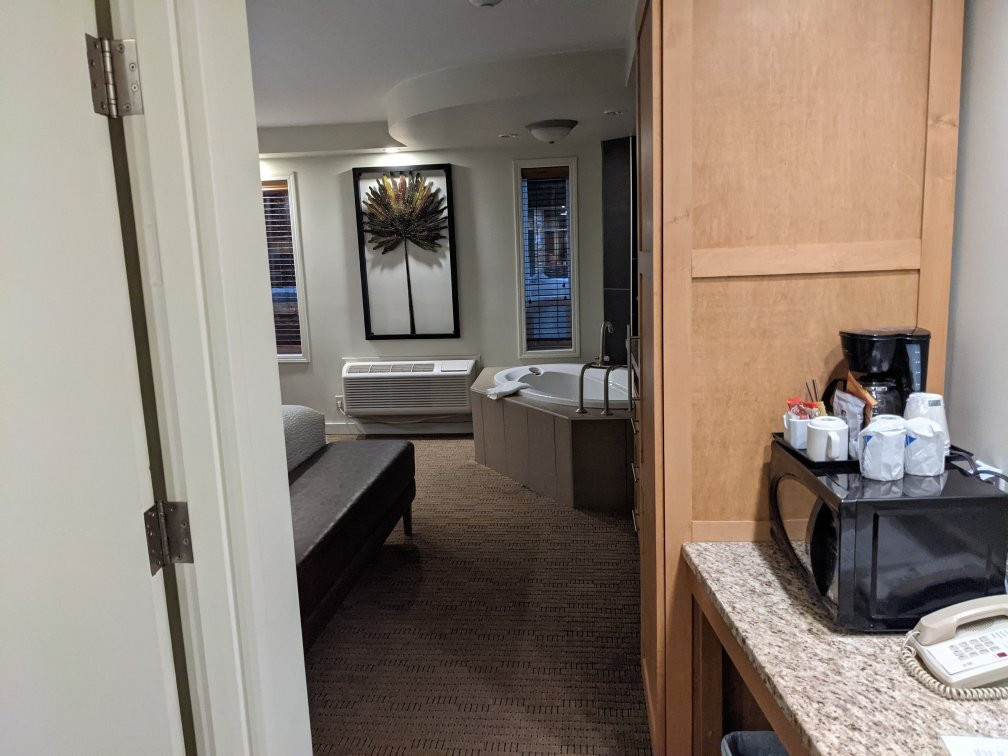 Bonnyville Neighbourhood Inn主图