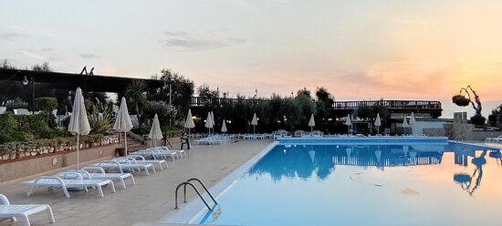 Villaggio Uliveto-泳池